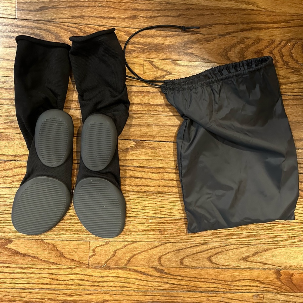 SOLD Yeezy pods